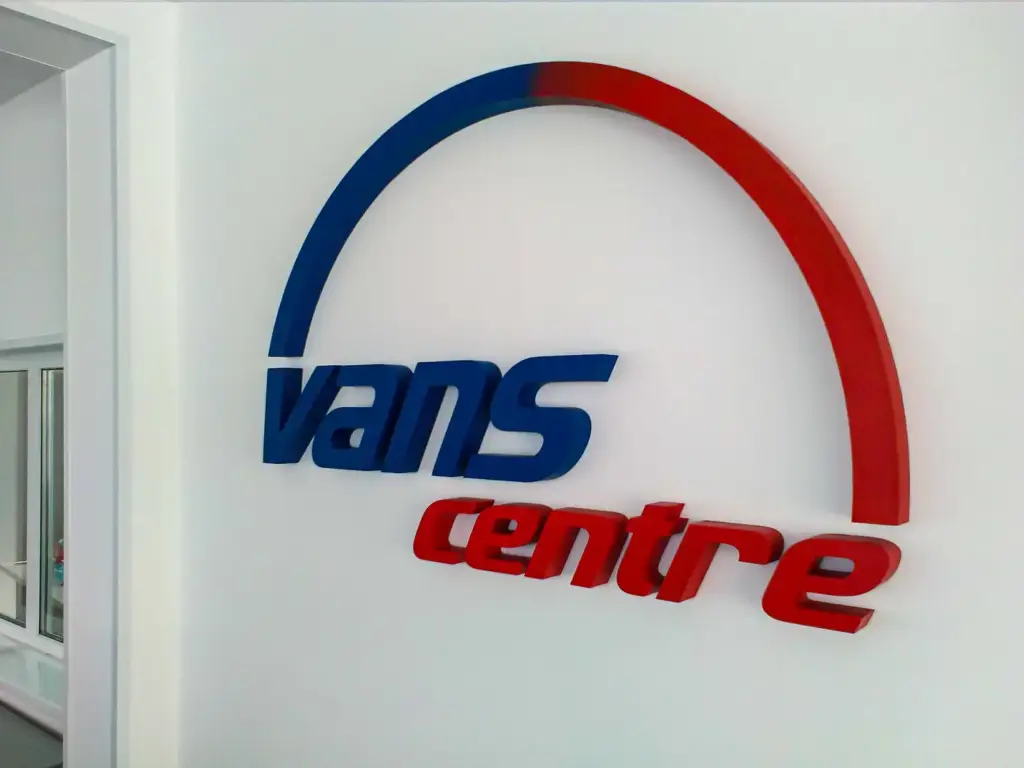 3D tisk na zakázku – firemní logo na zeď